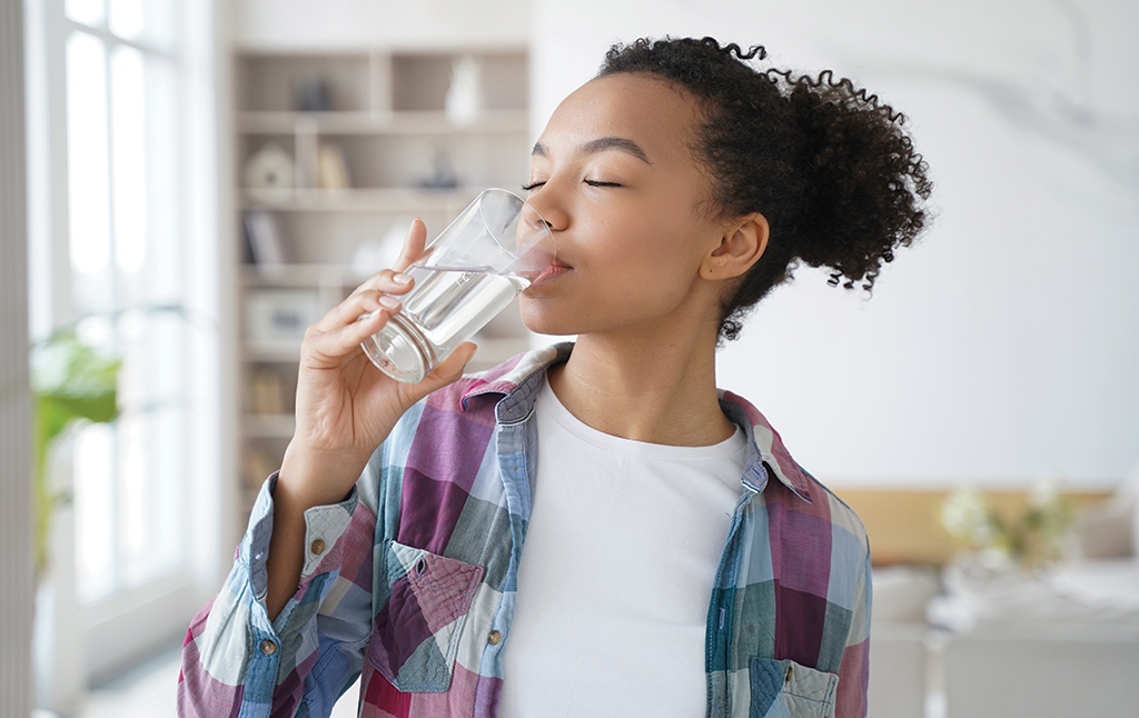 ¿Por qué beber agua alcalina?