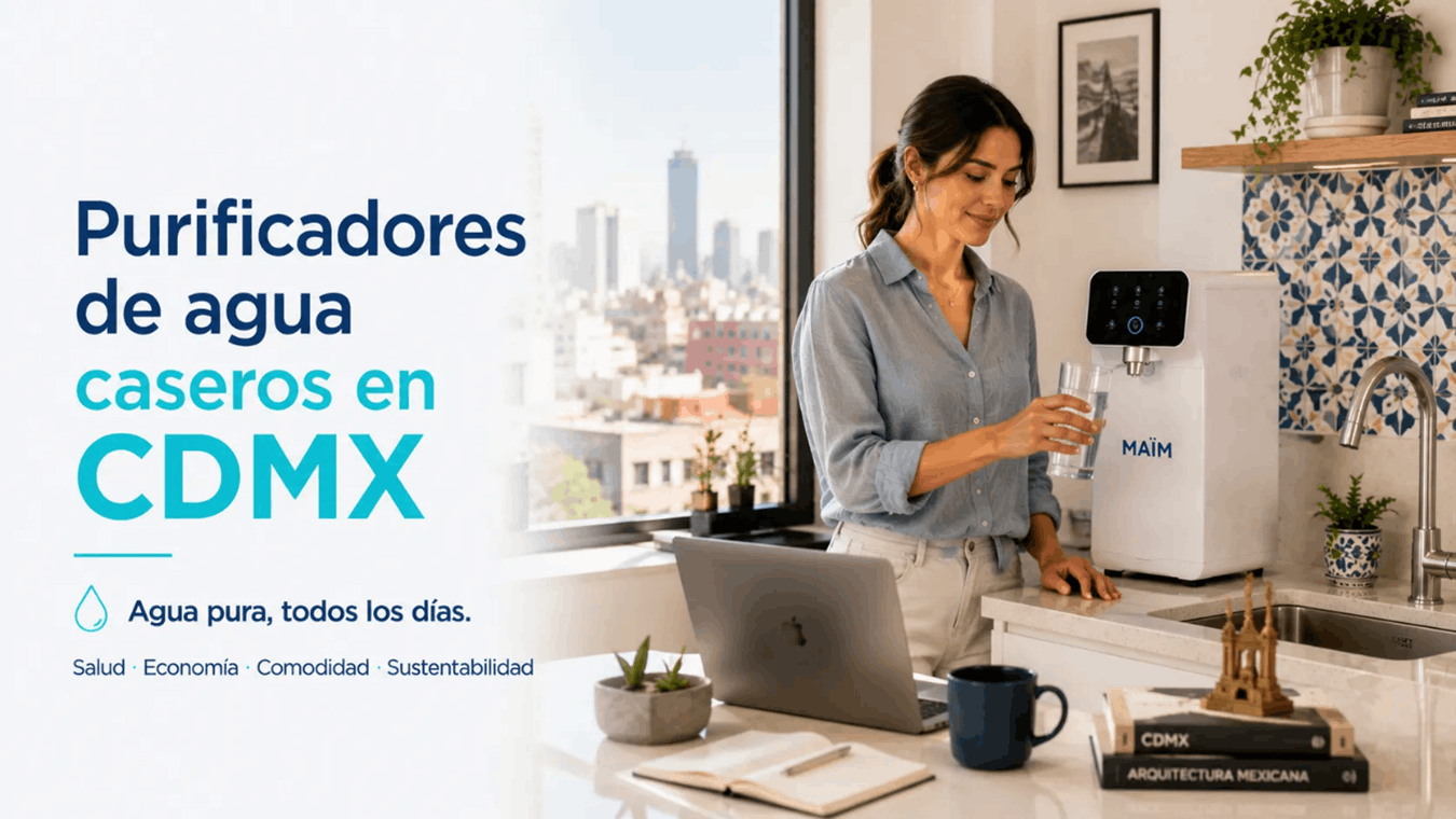 mujer sirviendo agua en cdmx