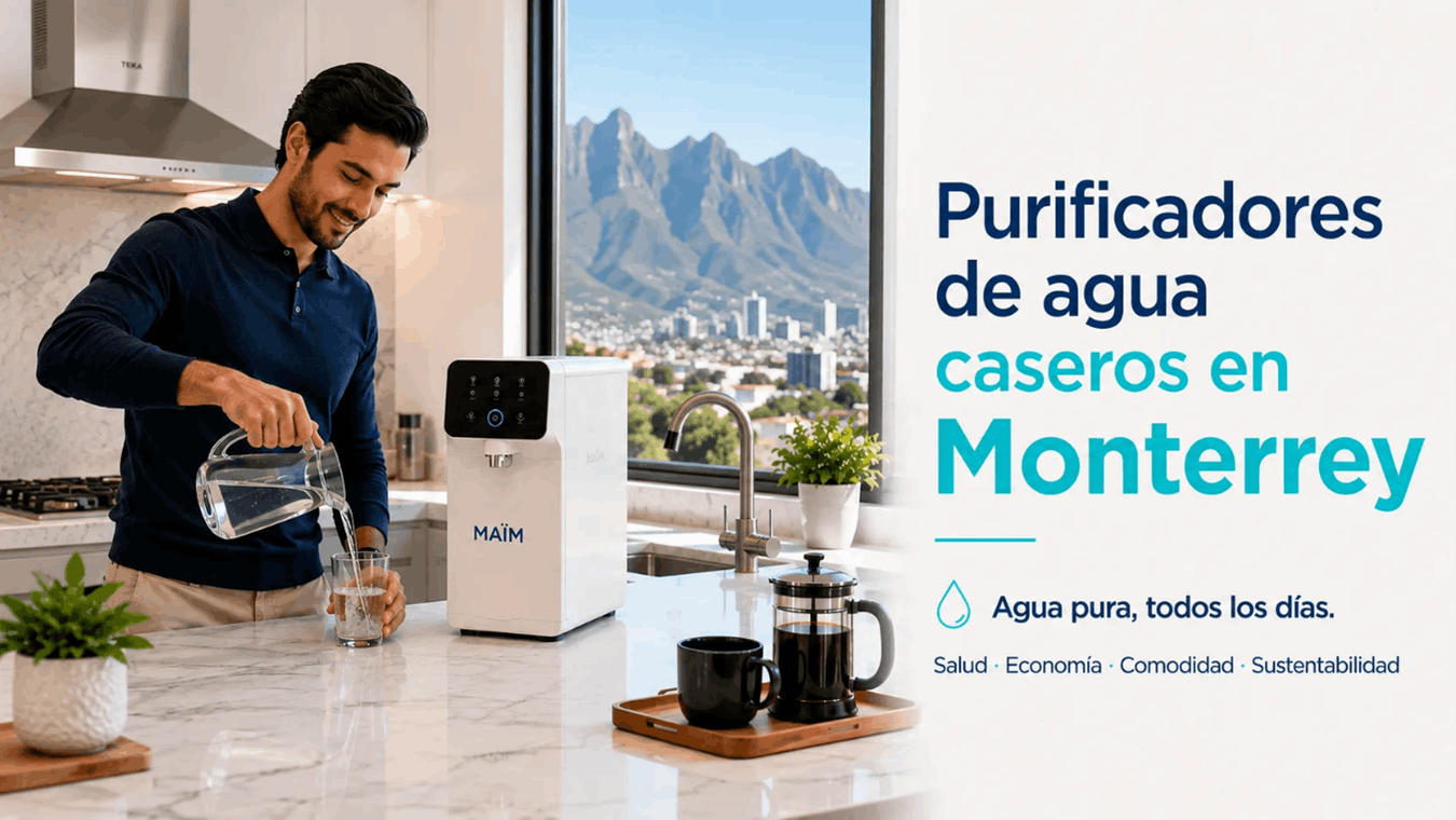 hombre sirviendo agua en monterrey