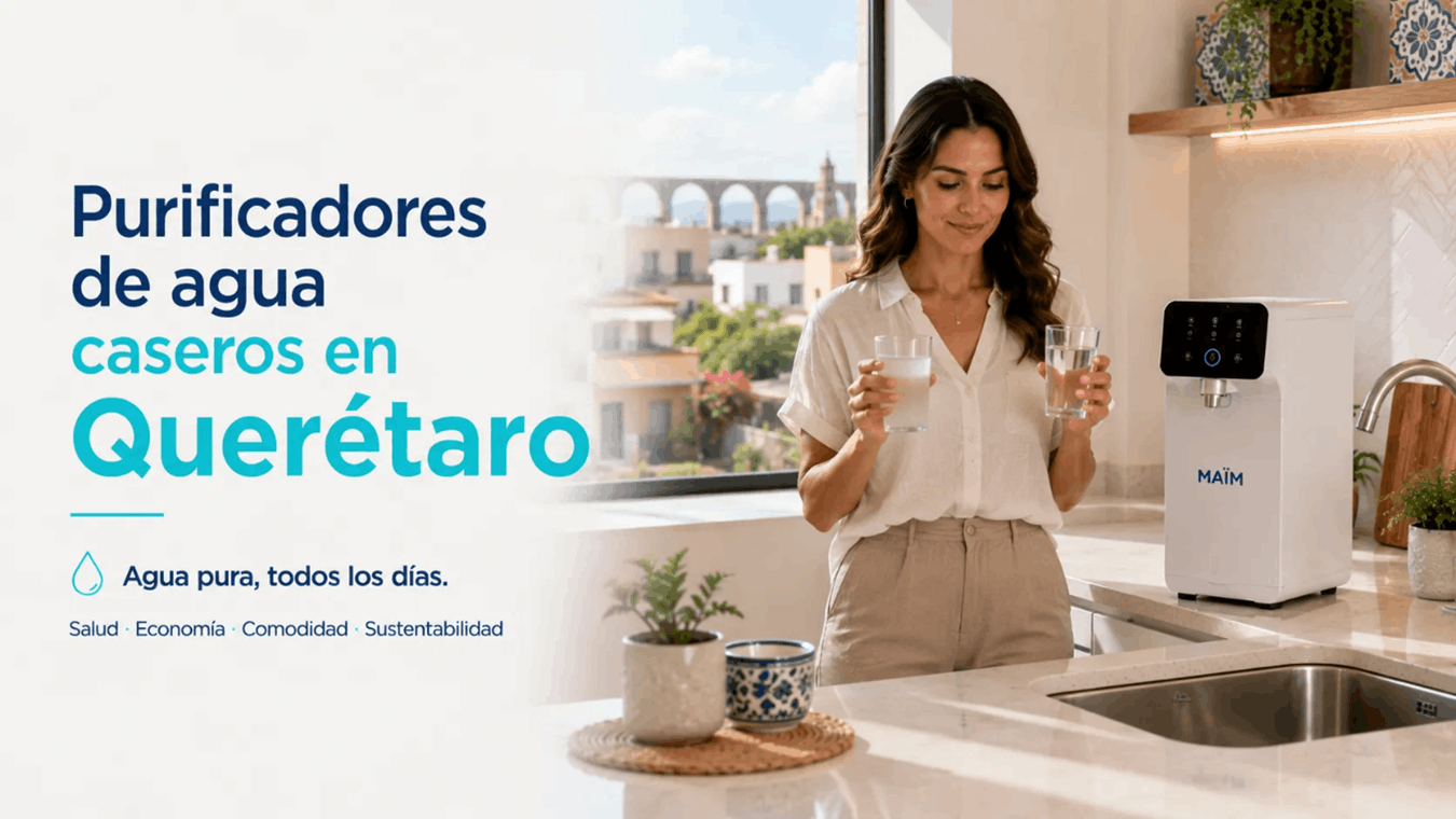mujer sirviendo agua en querétaro