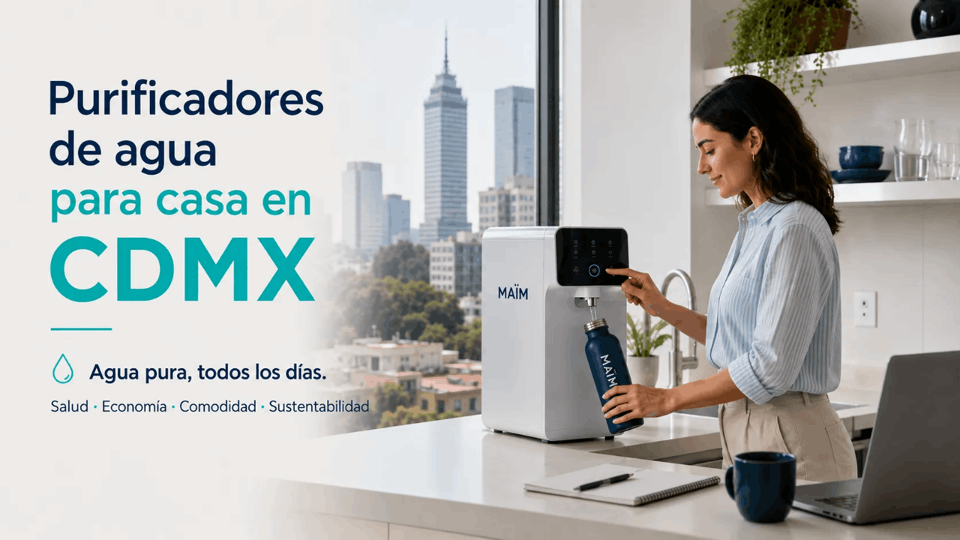 mujer sirviendo agua en cdmx